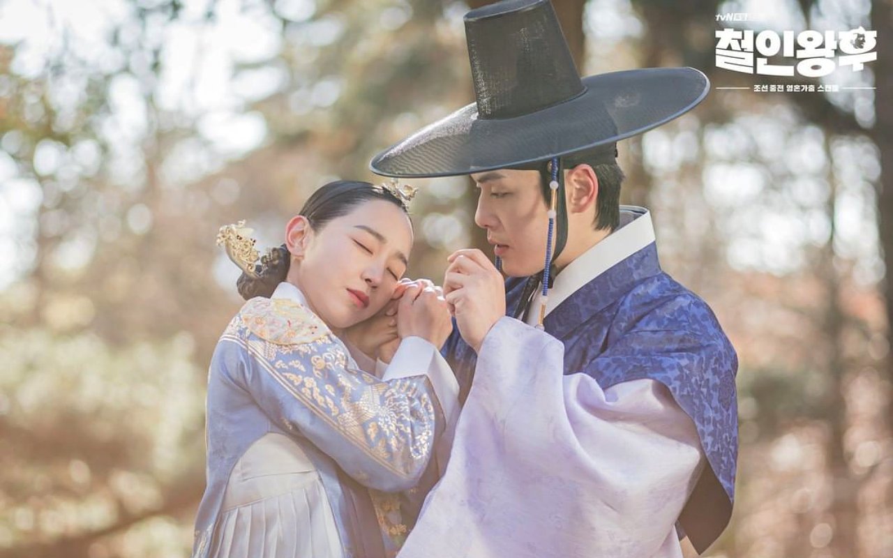 Kim Jung Hyun Akui Adegan Habiskan Malam Bersama Shin Hye Sun Tak Ada di Naskah 'Mr. Queen'
