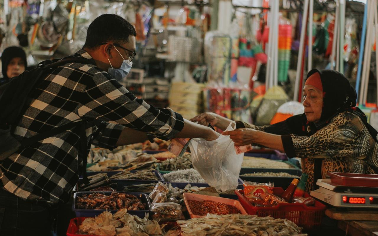 Non-Pedagang Pasar Tanah Abang 'Lolos' Dapat Vaksin Corona, Kemenkes Diminta Periksa Data