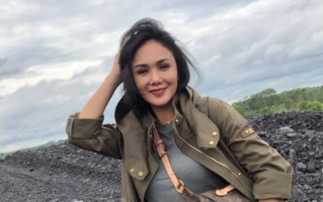Biasa Pendek, Yuni Shara Sukses Bikin Pangling Dengan Rambut Panjang Bak Kembaran Titi DJ