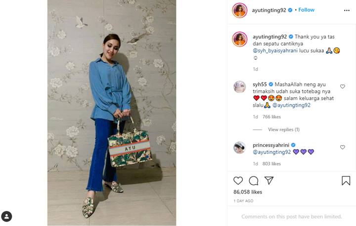 Punya Hubungan Dekat, Ayu Ting Ting Pamer Hadiah Tas dan Sepatu Mewah dari Syahrini