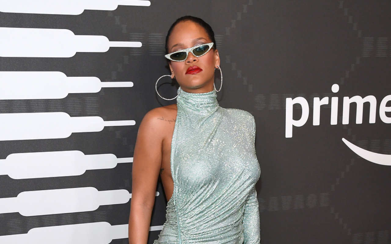 Rihanna Beli Rumah Mewah Di Kawasan Beverly Hills Dengan Harga Fantastis