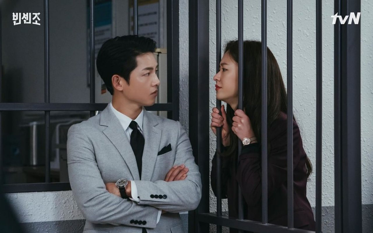 Momen Song Joong Ki Pandangi Jeon Yeo Bin Tidur di 'Vincenzo' Bikin Netizen Berdebar