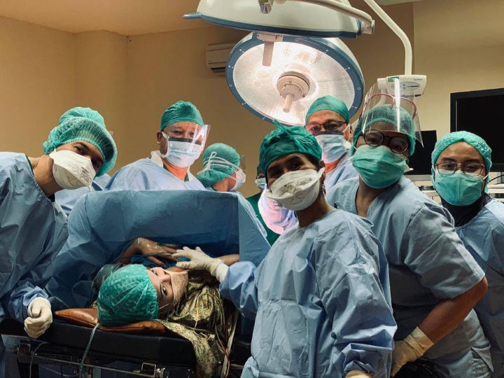 Zaskia Sungkar, Irwansyah, Bersama Tim Dokter Jelang Persalinan