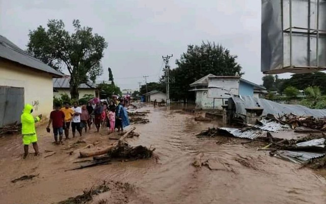 Pengiriman Bantuan Ke NTT Untuk Korban Banjir Bandang Alami Kendala