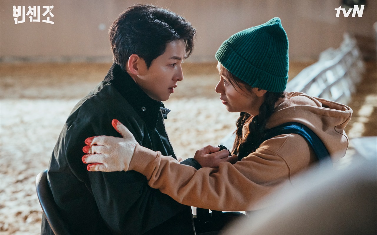 Song Joong Ki dan Jeon Yeo Bin Ciuman di 'Vincenzo', Penulis Naskah Mendadak Disorot