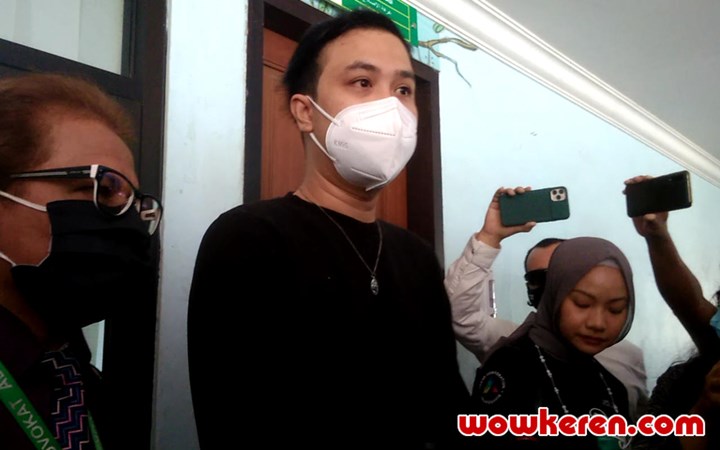 Dennis Lyla Jawab Kabar KDRT Hingga Selingkuhi Thalita Latief