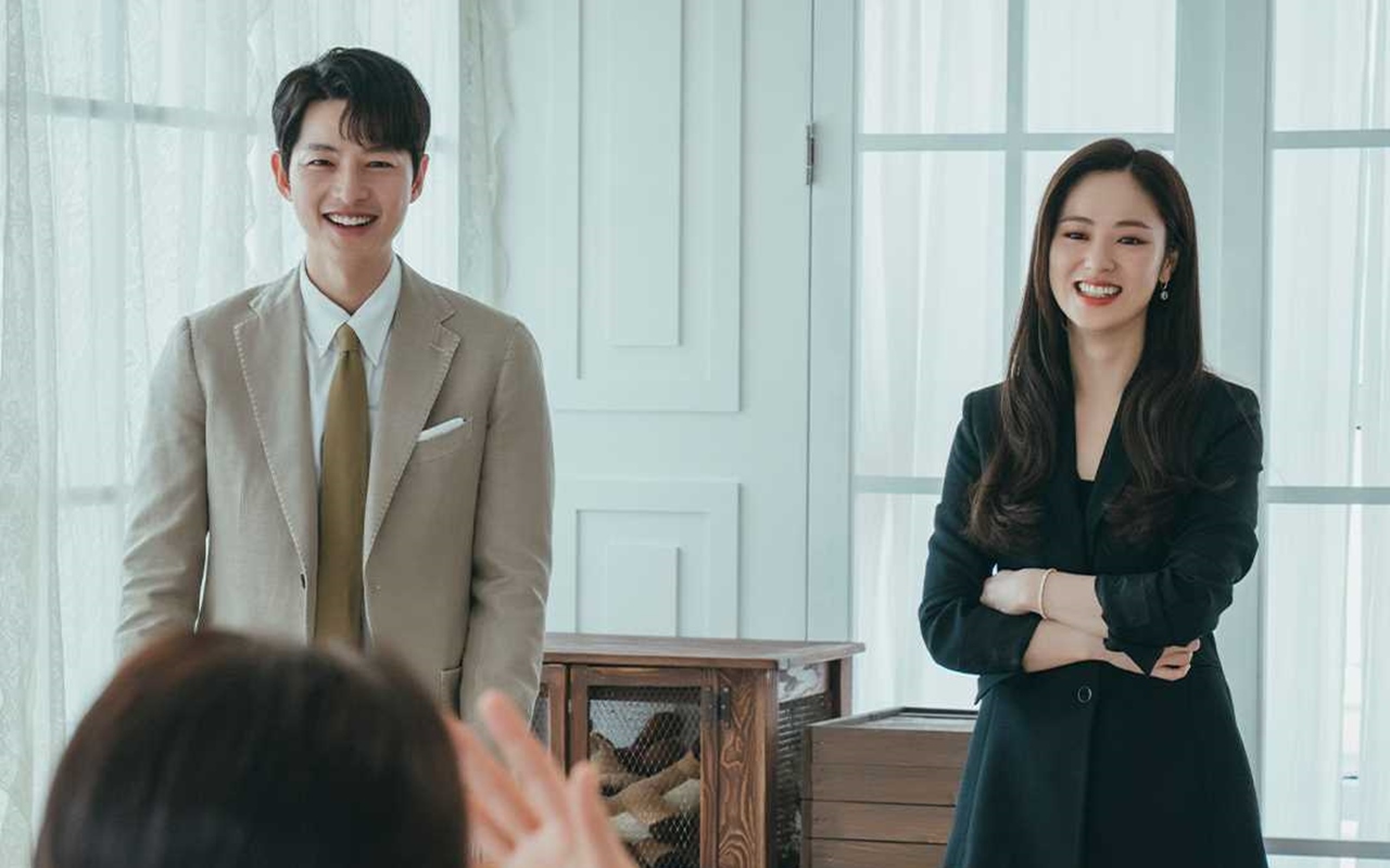 Song Joong Ki 'Terhipnotis' Jeon Yeo Bin di Lokasi 'Vincenzo', Rela Lakukan Hal Konyol Ini