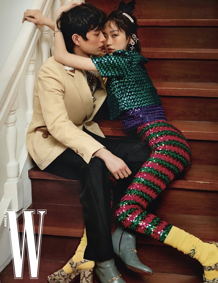 Si Kembar \'Penthouse\' Kim Young Dae dan Han Ji Hyun Intim di Majalah Hingga Nyaris Ciuman 2