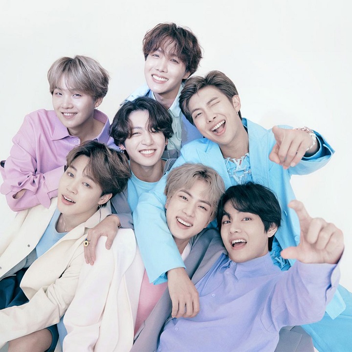 Fans Edit Foto BTS Unggahan Louis Vuitton dengan Kembalikan \'Warna Kulit Asli\', Seperti Apa?