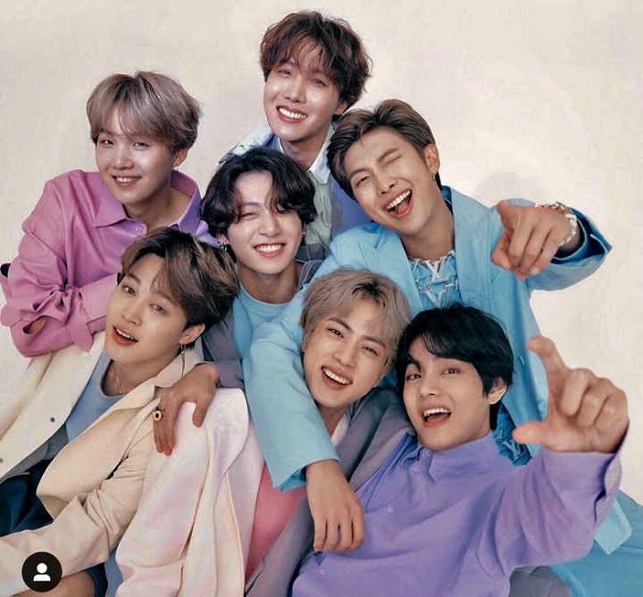 Fans Edit Foto BTS Unggahan Louis Vuitton dengan Kembalikan \'Warna Kulit Asli\', Seperti Apa?