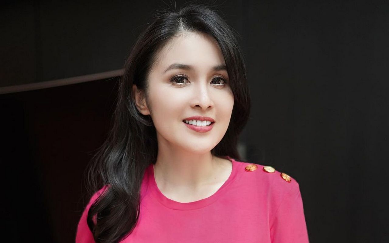 Bergaya Simpel Tapi Elegan, Opini Sandra Dewi Soal OOTD Justru Kena Nyinyir