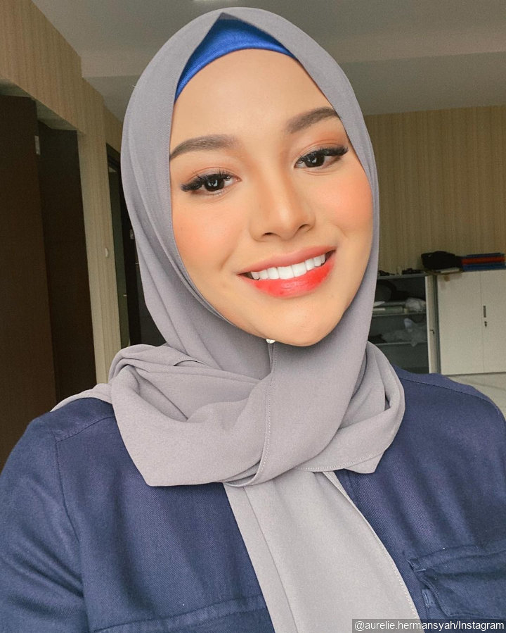 Potret Pertama Aurel Hermansyah Saat Belajar Mengenakan Hijab