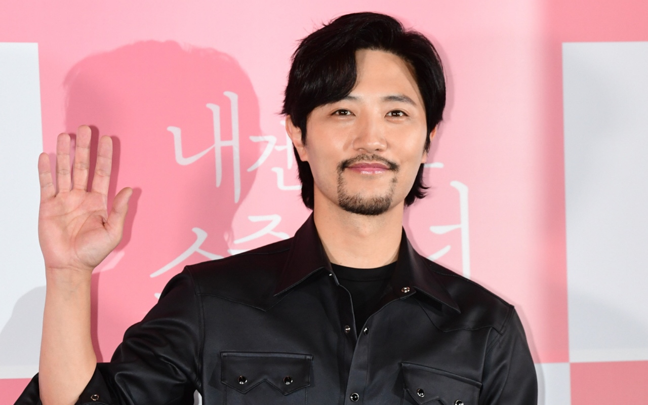 Jin Goo Ungkap Kisah Kocak Di Balik Casting Dirinya Bintangi 'Descendants of the Sun'
