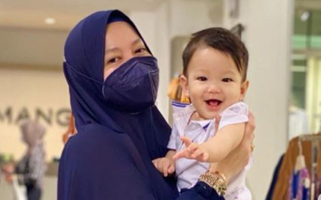 Lyra Virna Tampil Menawan Pakai Cadar, Ungkap Rasa Bangga Jadi Seorang Ibu