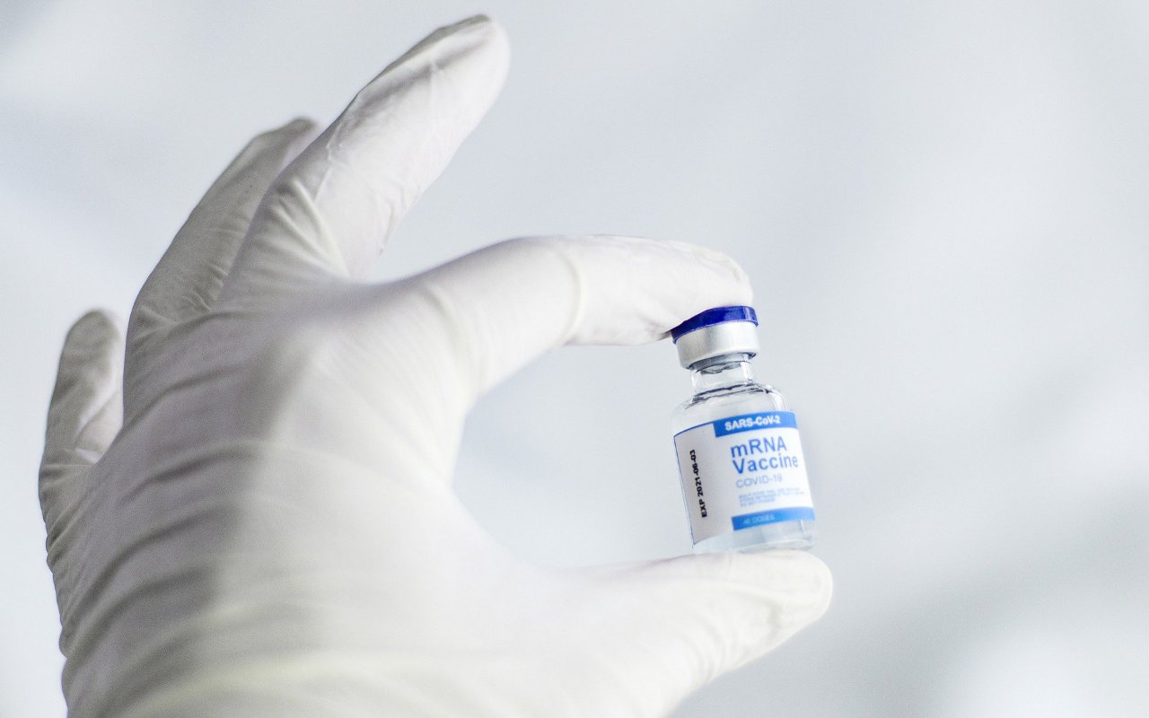 Tak Hanya Satu Batch Saja, Anggota DPR Minta Distribusi Seluruh Vaksin AstraZeneca Juga Disetop 