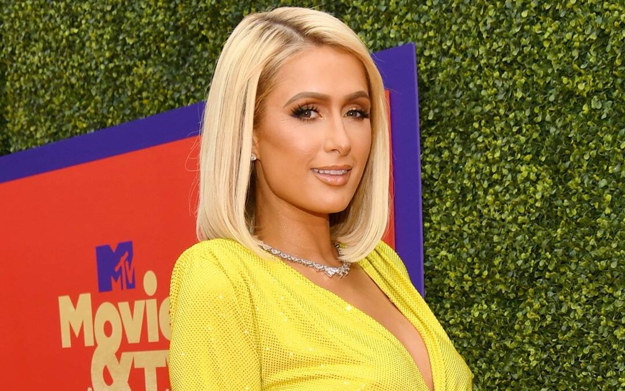 MTV Movie & TV Awards 2021: Paris Hilton Memukau di Red Carpet, Sempat 'Galau' Saat Pilih Gaun