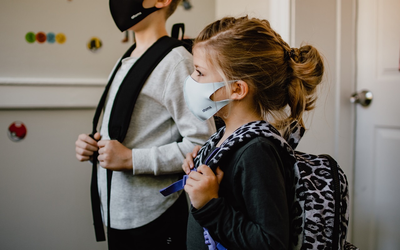 CDC AS Sebut Anak-Anak Tetap Perlu Pakai Masker Untuk Hindari COVID-19, Pakar Tak Setuju