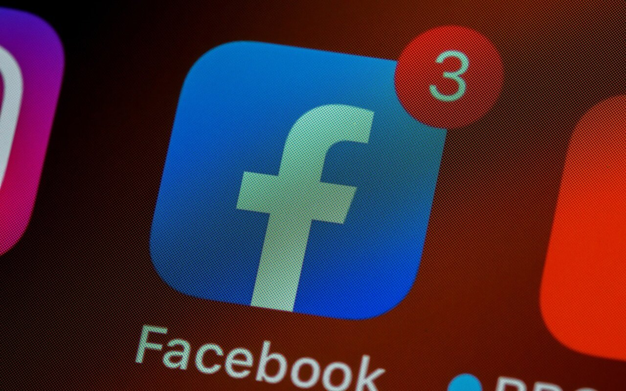 Facebook Tak Lagi Hapus Postingan yang Klaim COVID-19 'Buatan Manusia'