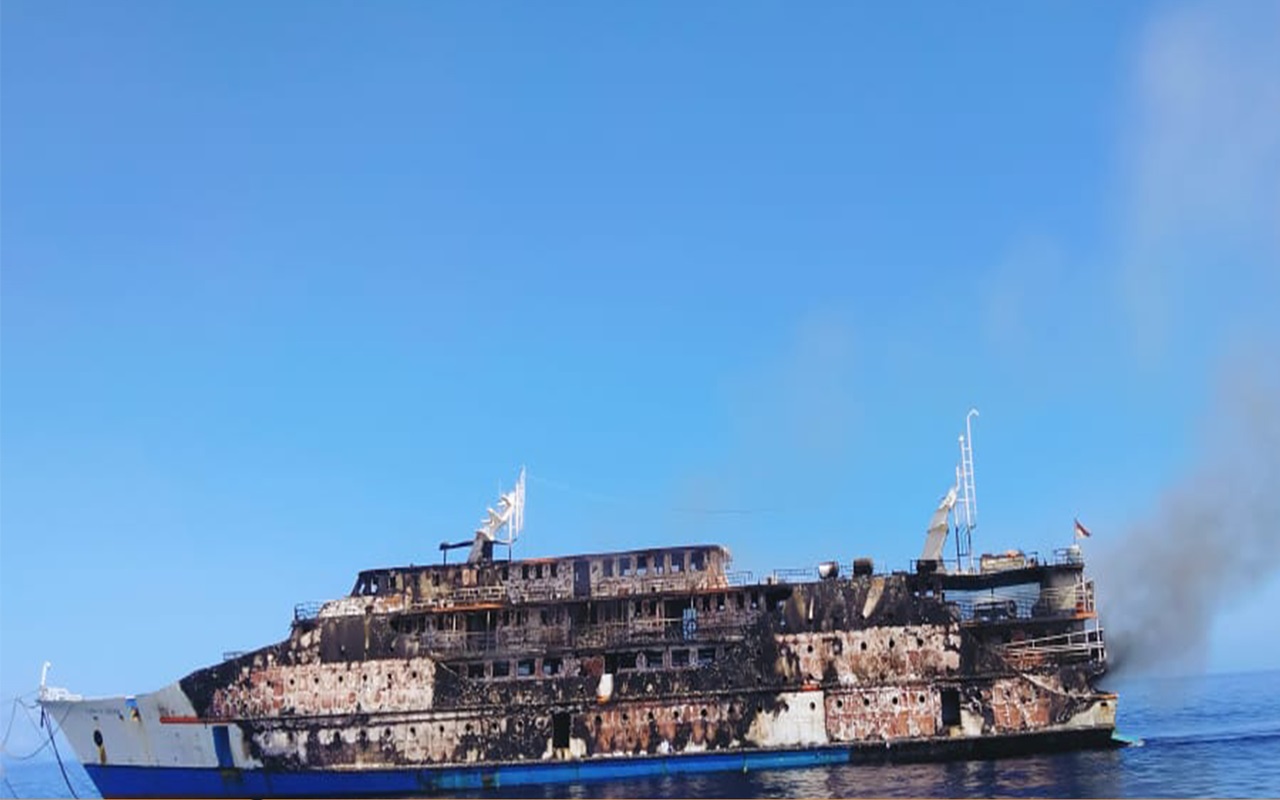 Kapal Angkut Ratusan Orang Terbakar di Perairan Malut, Para Penumpang Loncat ke Laut 