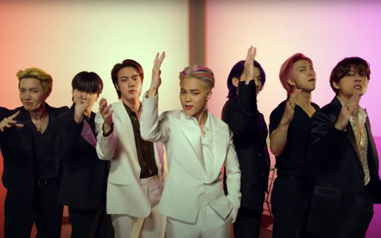 BTS Tampil Segar Dalam Balutan Kostum Kasual Di Video Performance Spesial Untuk 'Butter'