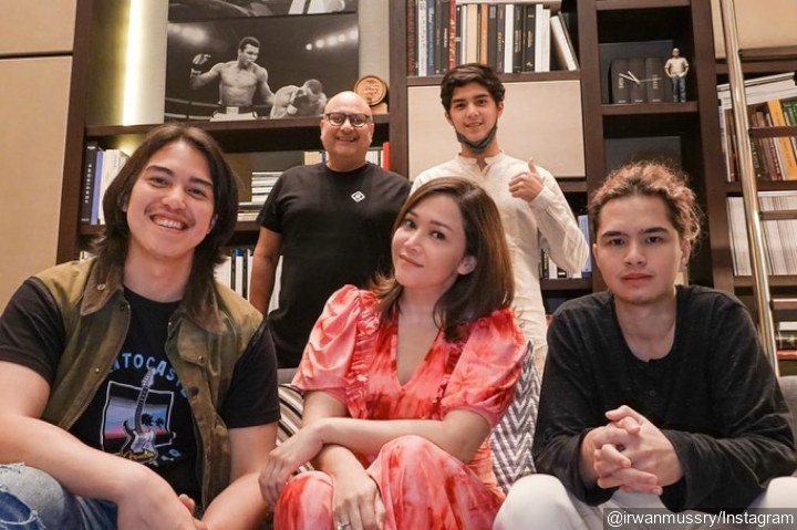 Maia Estianty Rayakan Lebaran Bersama Al, El, dan Dul
