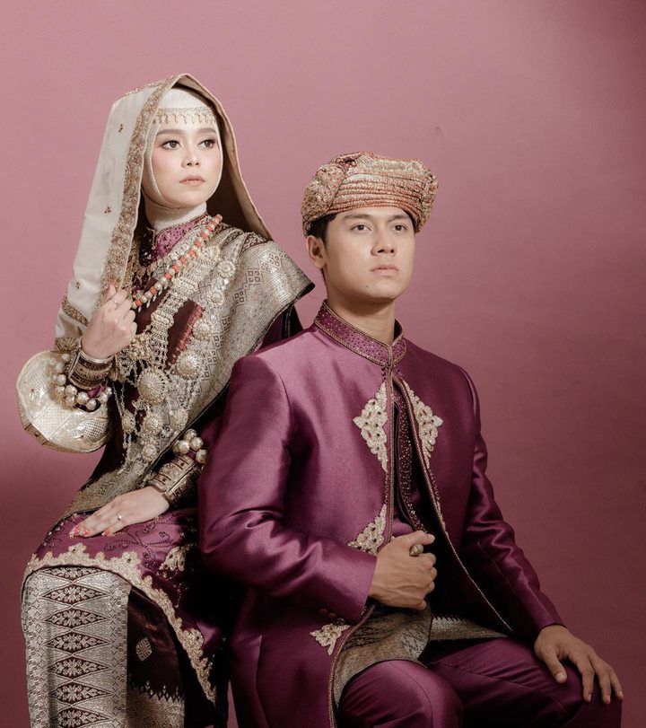 Unggah Foto Prewed Pakai Baju Adat, Rizky Billar Minta Doa Segera Nikahi Lesty Kejora