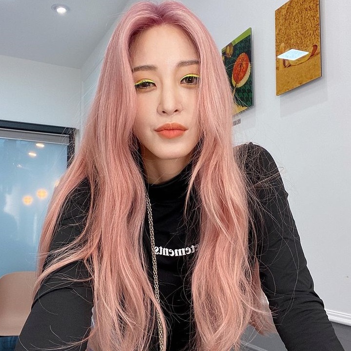 Rambut pink Ye Seul mirip tokoh anime