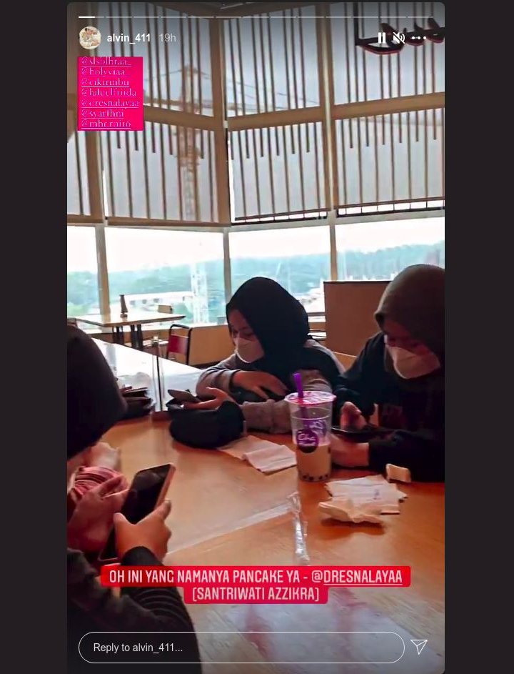 Alvin Faiz Terciduk Makan Dikelilingi Wanita Cantik Di Tengah Proses Cerai, Siapa?