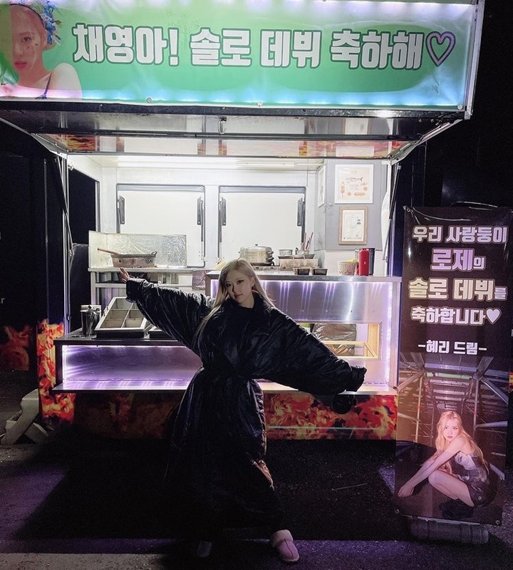 Hyeri juga mengirimkan <i>food truck</i> untuk Rose