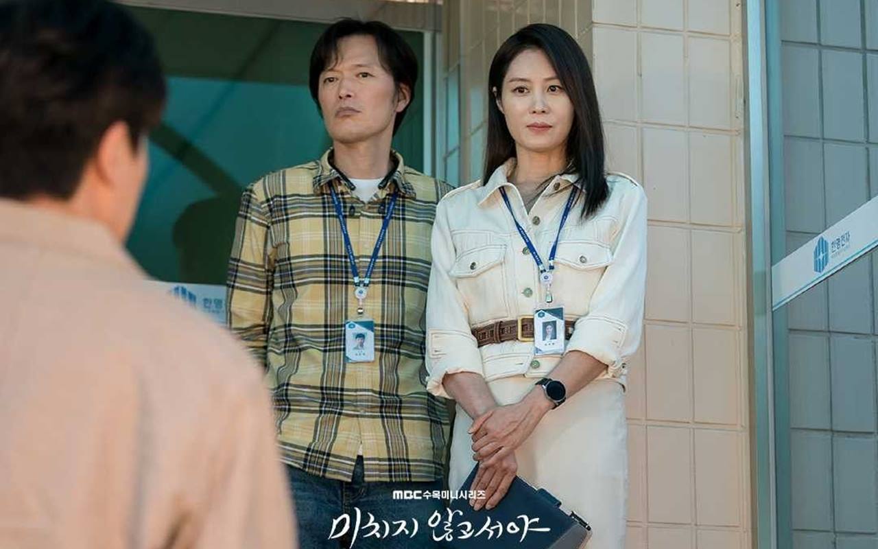 Jung Jae Young dan Moon So Ri Terancam PHK, 'On The Verge of Insanity' Janjikan Tawa dan Tangis