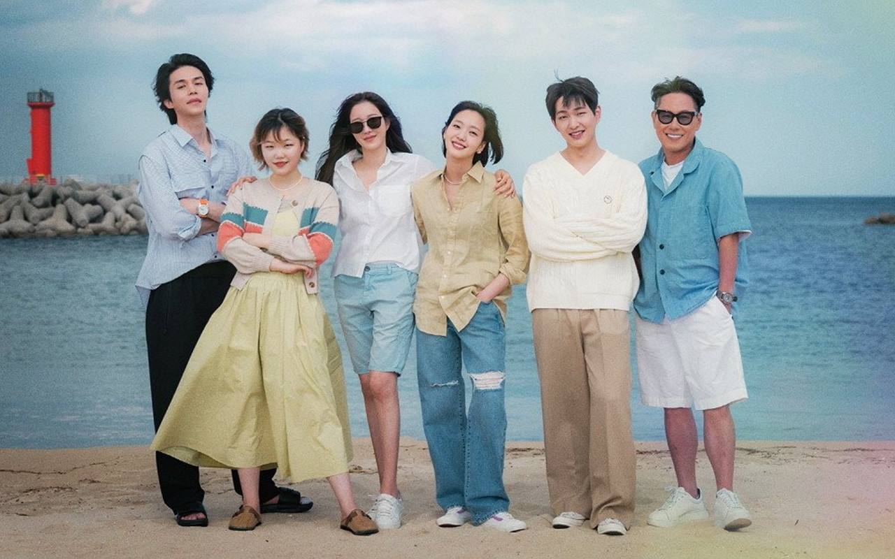 Acara Lee Dong Wook dan Lee Ji Ah Cs Rilis Poster Resmi, 'The Sea I Wished For' Janjikan Ketenangan