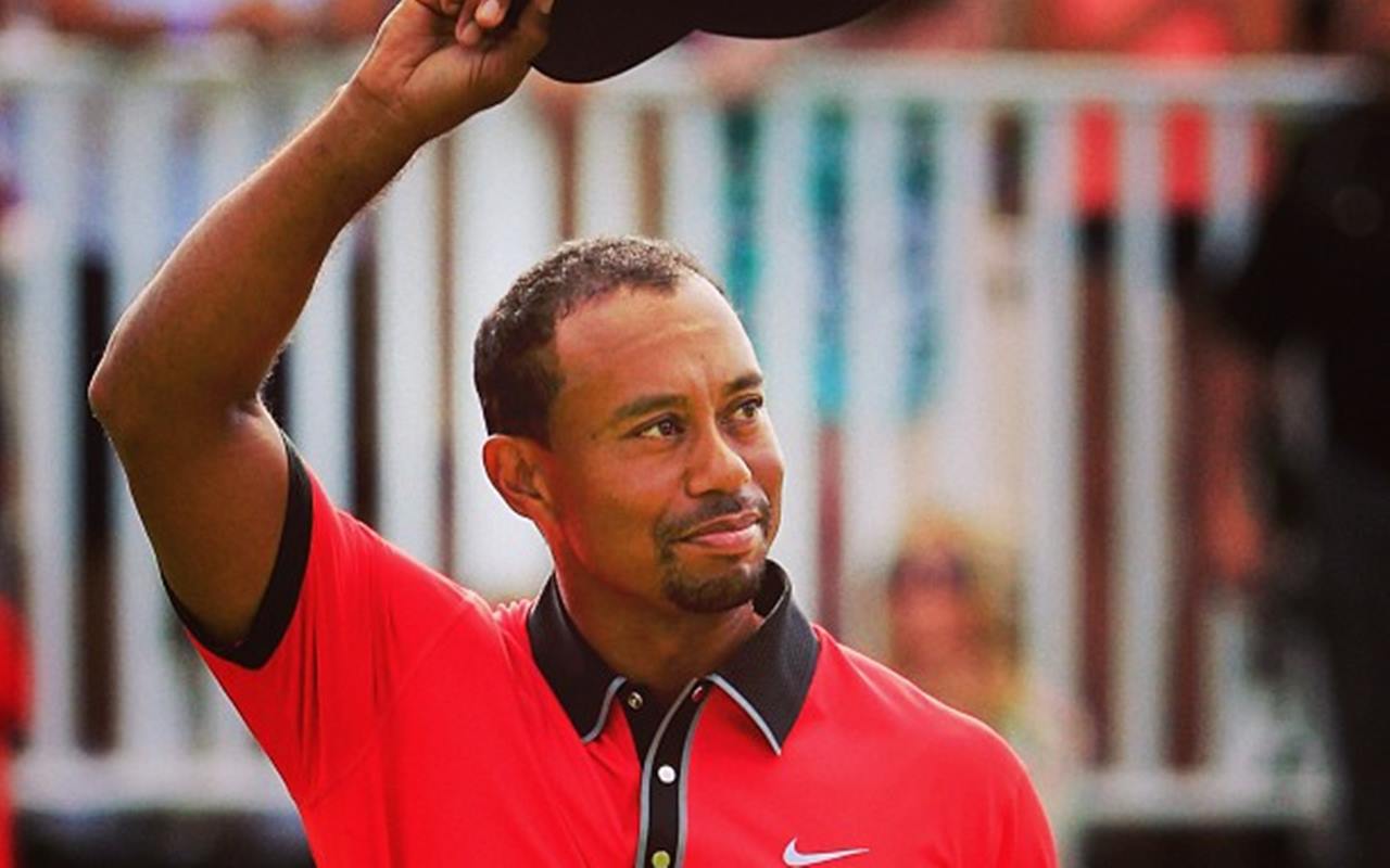 Tiger Woods Akhirnya Bisa Berjalan Lagi Usai Alami Kecelakaan Mobil Parah, Begini Potretnya