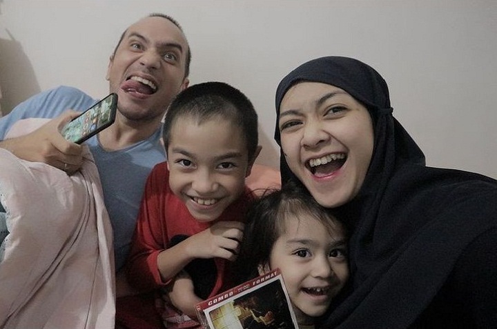 Momen Kocak Keluarga Gary Iskak saat <i>Stay at Home</i>