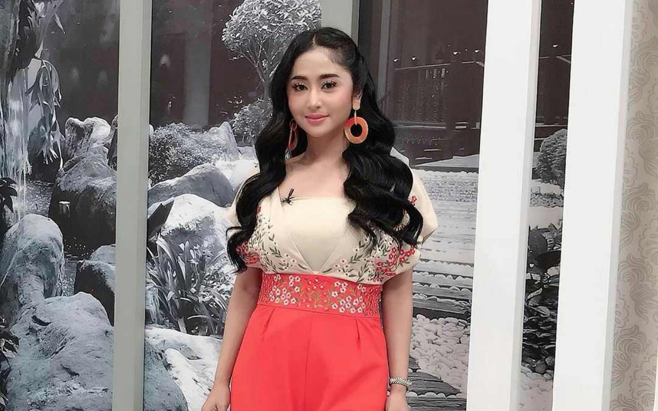 Akun Instagramnya Hilang, Dewi Persik Tegaskan Hal Ini ke Denise Chariesta