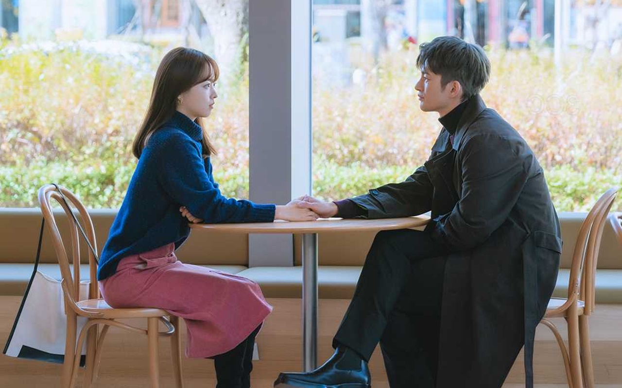 Romantis di Layar Kaca, Park Bo Young dan Seo In Guk Penuh Canda Saat Syuting 'Doom at Your Service'