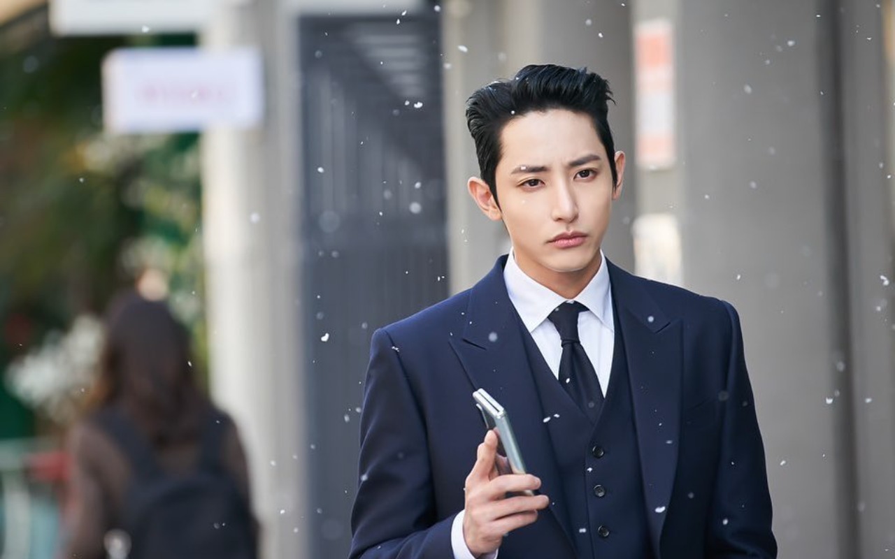 Bikin Meleleh di 'Doom at Your Service', Inilah 7 Potret Karismatik Lee Soo Hyuk 