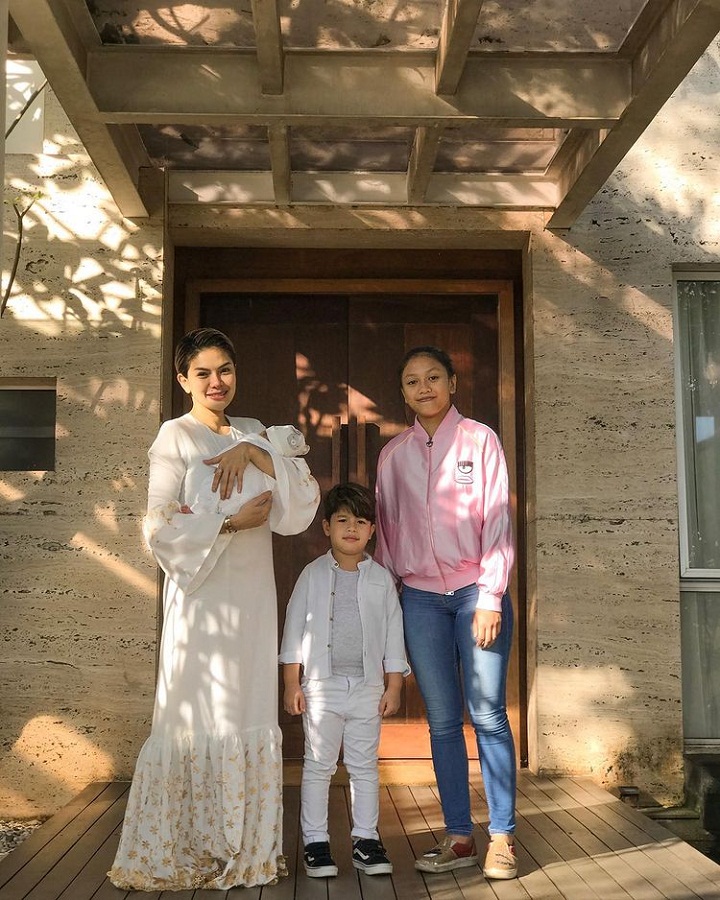 Nikita Mirzani adalah <i>Single Mommy</i> Tangguh