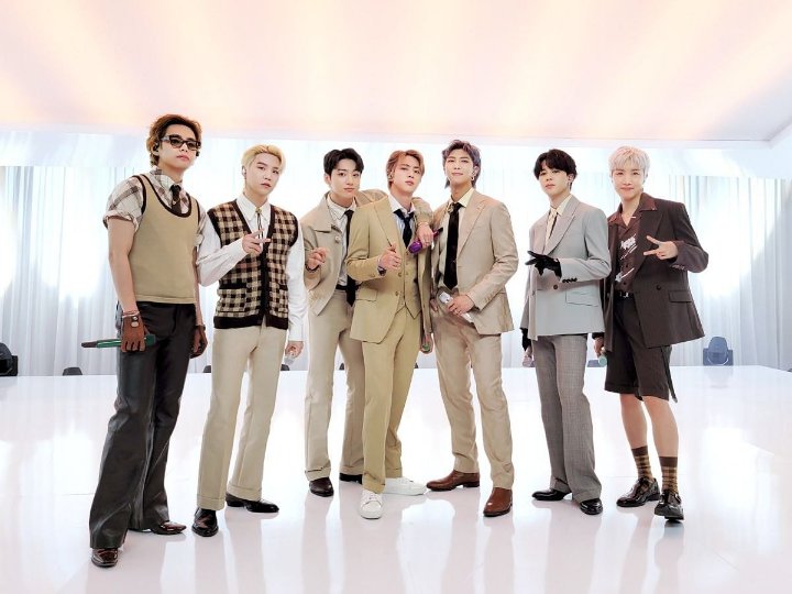 Outfit BTS di Acara Jepang Lagi-Lagi Tuai Kritik, V Paling Parah