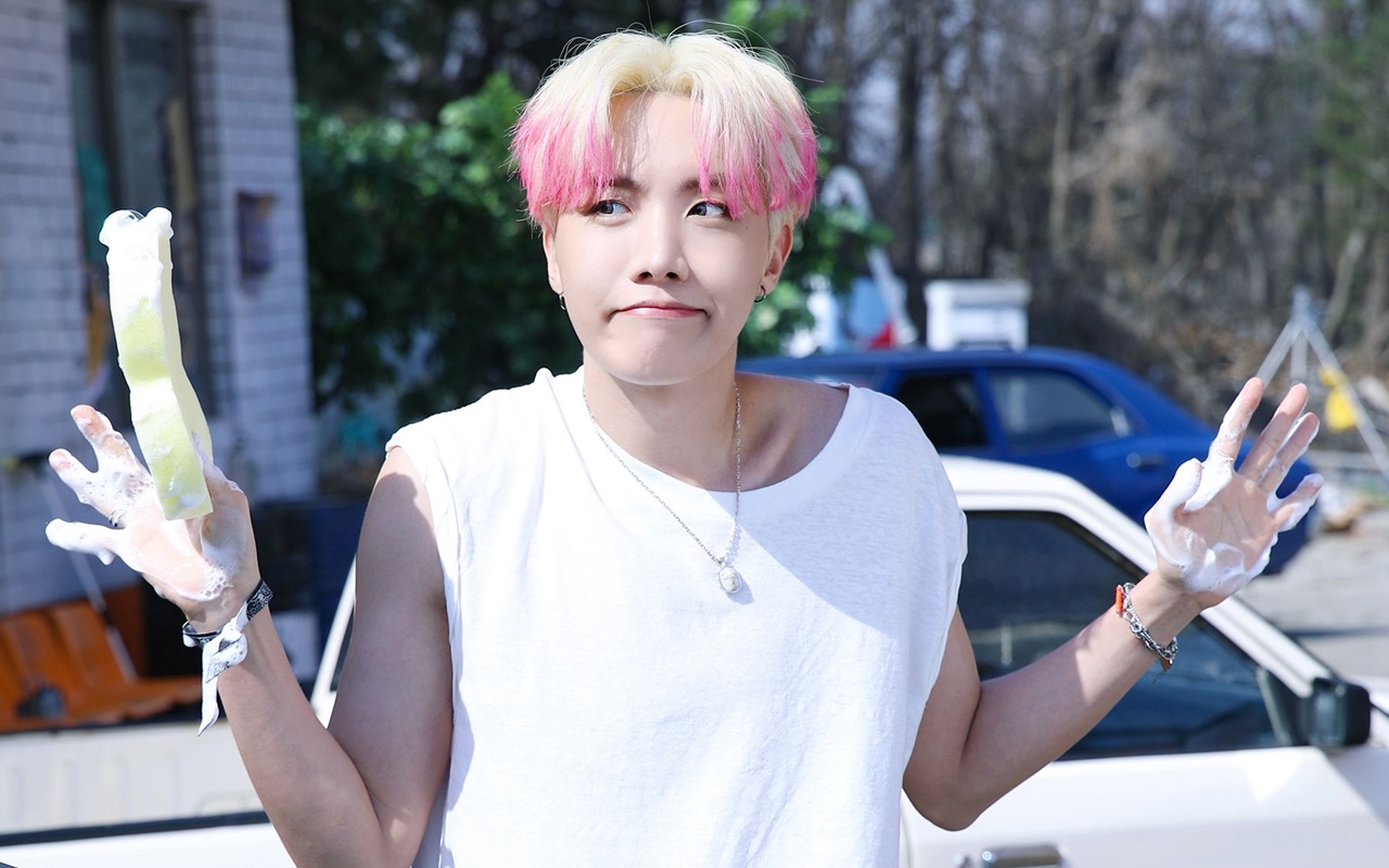 Bagian dari Outfit J-Hope Ini Dipertanyakan, Coordi BTS Lagi-Lagi Tuai Kritik