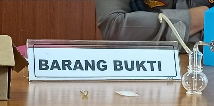 Bukan Botol Biasa, Terkuak Harga Bong yang Dipakai Nyabu Nia Ramadhani dan Ardi Bakrie?