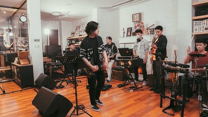 Memiliki Suara Yang Indah