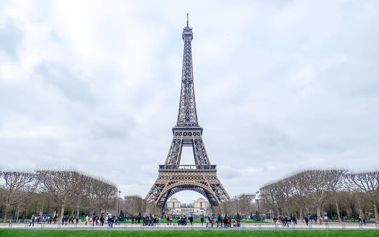 Menara Eiffel Akhirnya Kembali Dibuka, Ini Syarat yang Wajib Dibawa Saat Masuk