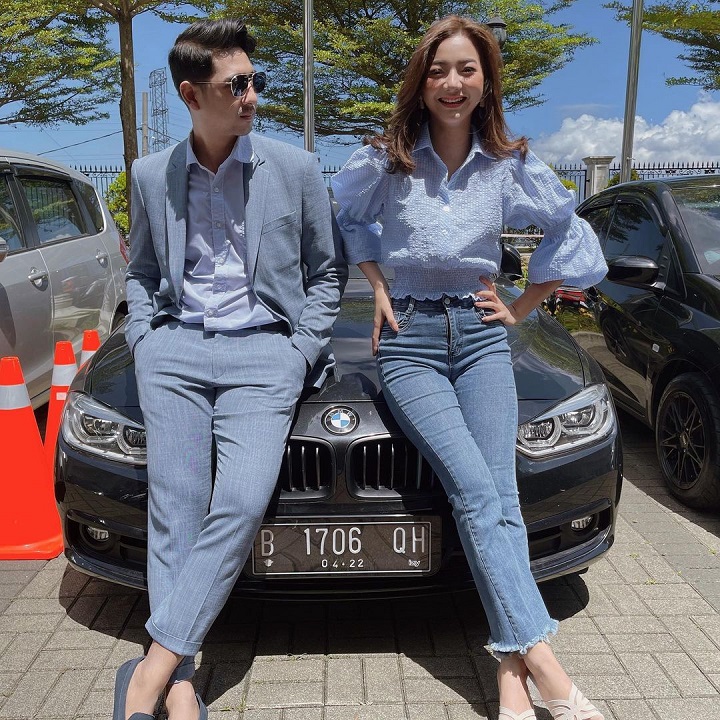 Outfit Serba Biru