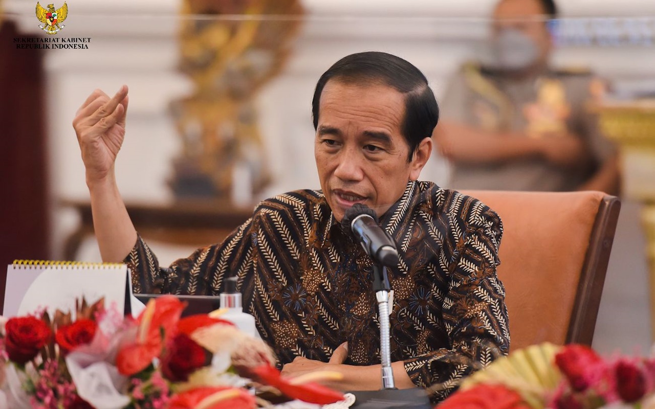 Blusukan Ke Apotek, Presiden Jokowi Tak Temukan Obat Terapi COVID-19