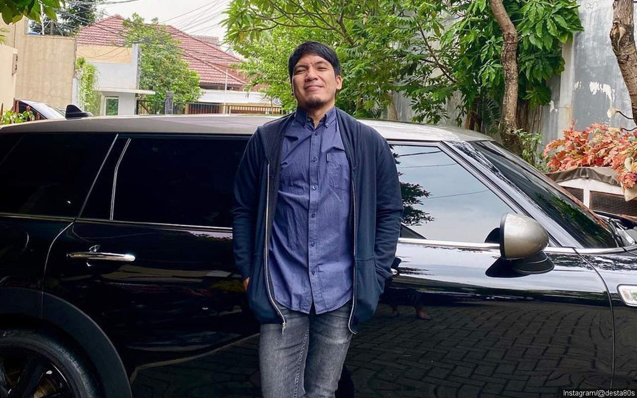 Pesan Duka Desta atas Kepergian Ayah Vincent Rompies Dikritik