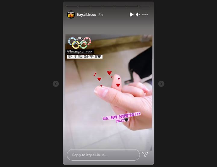 Yeji ITZY memberikan dukungan kepada atlet renang Korea Selatan Hwang Sun Woo di Olimpiade Tokyo