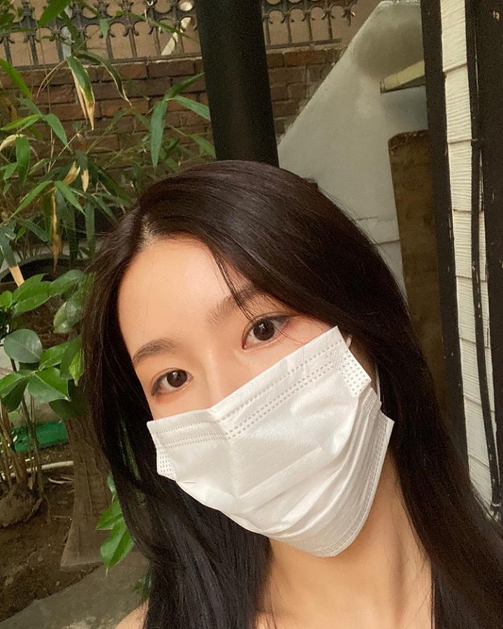 Masker tak mampu menghalangi pesona Miyeon