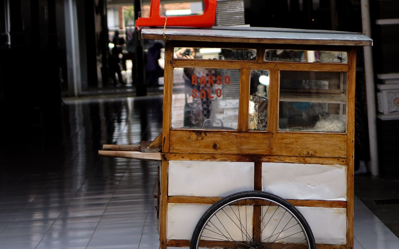 Pedagang yang Jual Bakso ke Pasien COVID-19 Saat Isolasi di Hotel Akhirnya Ditemukan dan Dites Swab