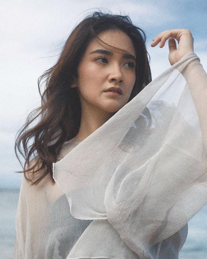 Pesona Nadya Sebagai Model