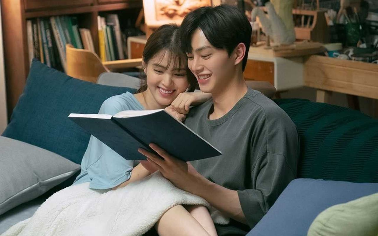 Song Kang Langsung Tanyakan Hal Manis Ini usai Dengar Curhatan Han So Hee di Promosi 'Nevertheless'
